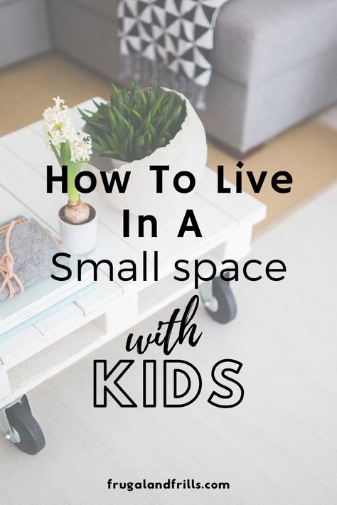 Shared Room Ideas Small Space, Single Mom Shared Bedroom Ideas, Boy Room Small Space, Small Family Apartment With Kids, Minimalist Shared Bedroom, One Bedroom Apartment Ideas With Kids, Room Sharing With Toddler Parents, Small Bedroom For 2 Kids, Small Living Room Ideas With Kids