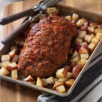 Easy Sheet Pan Meatloaf and Potatoes. Check out the Easy Sheet Pan Meatloaf and Potatoes recipe at beefitswhatsfordinner.com Sheet Pan Meatloaf, Meatloaf And Potatoes, Pan Meatloaf, School Dinner Recipes, Meal Planing, Beef Ideas, Beef Flank Steak, Beef Tenderloin Roast, Sides Dishes