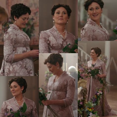 Violet Bridgerton Dress, Bridgerton Violet, Lady Violet Bridgerton, Ruth Gemmell, Bridgerton Scenes, Violet Bridgerton, Lady Violet, Queen Charlotte, Reign