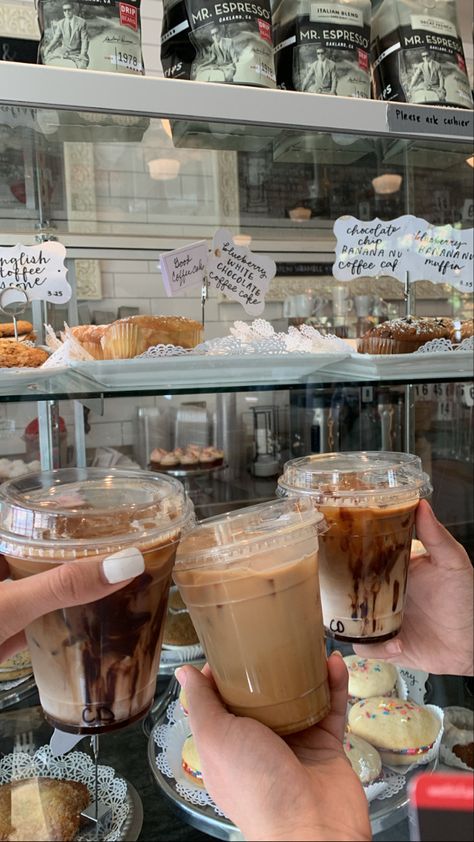 Coffee Date With Friends Aesthetic, Friends In A Coffee Shop, Coffee Pics Aesthetic, Coffee Shop Friends Aesthetic, Getting Coffee Aesthetic, Nyc Coffee Aesthetic, Coffee Dates With Friends, Coffee Shop Inspo Pics, Coffee Shop With Friends