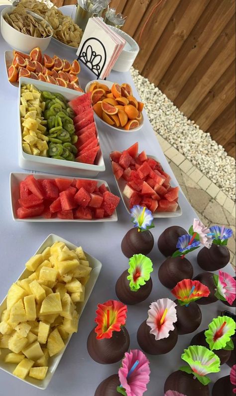 Poolside Party Food, Beach Party Ideas For Adults, Barbie Cowboy, Pool Party Aesthetic, Hawaii Birthday Party, Poolside Party, Pool Party Decorations, Pool Birthday, Pool Birthday Party