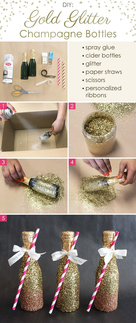 DIY Hochzeit: Sektflaschen mit Glitzer bestäuben und den passenden Strohalm dazu anhängen {in den Hochzeitsfarben} mit Anleitung ขวดโหล Mason Jar, Glitter Crafts Diy, Glitter Champagne Bottles, Glitter Projects, Glitter Champagne, Personalized Ribbon, Gold Diy, Glitter Diy, Champagne Bottles