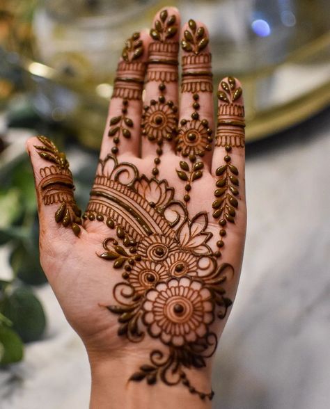 Mehandi, mehndi,mehendi designs for all events Mehndi Art Designs Simple Front Hand, Simple Mehndi Designs Stylish, Kids Back Hand Mehndi Designs, Mehandi Designs Latest Simple, Aesthetic Mehandi Front Hand Easy, New Latest Mehndi Designs 2023, Simple Palm Design Henna, Mehandi Designs For Eid Front Hand, Latest Mendhi Designs 2023