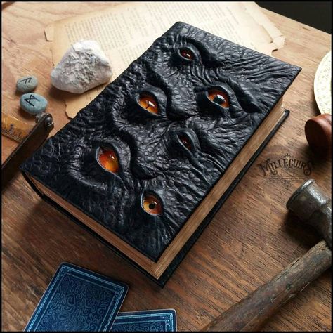 Cheap Diy Halloween Decorations, Halloween Spells, The Watcher, Theme Harry Potter, Handmade Leather Journal, Halloween Books, Diy Decoration, Handmade Books, Journal Diary