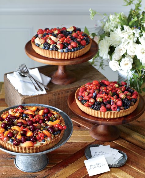 Rustic Wedding Desserts, Berry Pies, Cakes With Fruit, Seasonal Desserts, Rustic Wedding Reception, Wedding Reception Food, Reception Food, Rustic Wedding Inspiration, Wedding Dessert Table