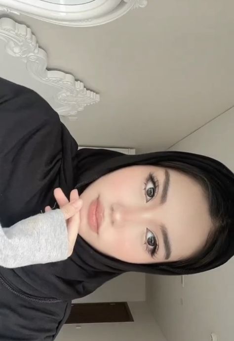 Maliha Xoangxa Hijab, Asian Hijabi, Hijab Makeup Look, Hijabi Makeup Looks, Khaleeji Makeup, Maliha Xoangxa, Elegant Hijab Outfit, Turkish Makeup, Fashion Hijab Style