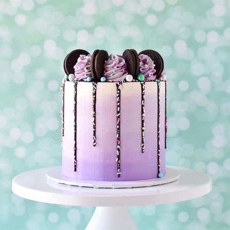 Dump Peach Cobbler, Purple Ombre Cake, Birthday Drip Cake, 11 Birthday, Purple Cakes Birthday, Chocolate Drip Cake, School Cake, Purple Cakes, 30 Birthday Cake