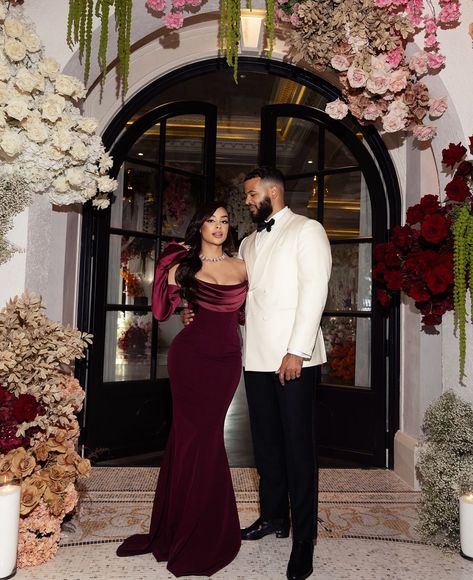 Couple Date Night Outfits, Kristy Sarah, Train Prom Dresses, Christmas Couple Photos, Boss Queen, Date Night Outfit Classy, Sweep Train Prom Dress, Black Tie Attire, Studio Photography Poses