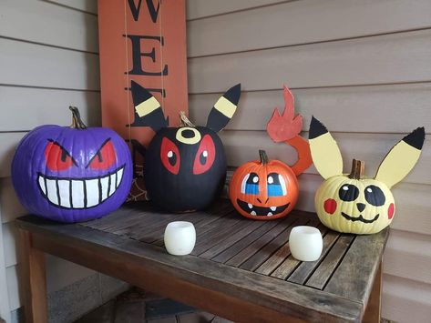 Pokémon Painted Pumpkin, Pumpkin Painting Pokemon, Pumpkin Painting Ideas Pokemon, Pokemon Pumpkin Painting, Pokemon Pumpkins, Pokemon Pumpkin Carving, Gengar Pumpkin, Halloween Painted Pumpkins, Pokemon Pumpkin