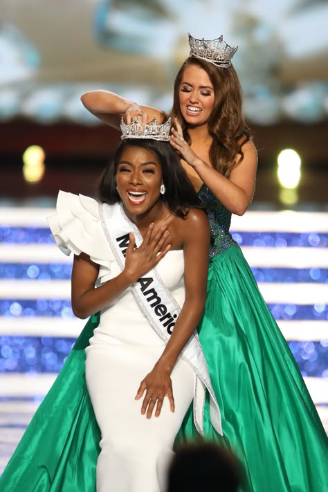 Miss New York Nia Imani Franklin Crowned Miss America 2019 Pageant Looks, Pageant Aesthetic, Miss America Winners, The Year Of Me, Pageant Queen, Pageant Life, Miss Teen Usa, Pageant Girls, Miss Usa