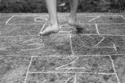 7 Old-School Playground Games That Will Make You Miss The Old Days - Do You Remember? Old School Playground, 70s Games, Old Playground, Old School Games, Twilight Zone Episodes, Miss The Old Days, Playground Games, School Images, School Playground