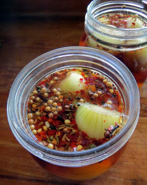 Easy Homeade Pickled Onions | Rediscover Pickled Pearl Onions Recipe, Pickle Onions, Dagwood Sandwich, Pearl Onion Recipe, Pickle Onions Recipe, Canning Sauces, Plum Chutney, Easy Pickling Recipes, Beetroot Relish