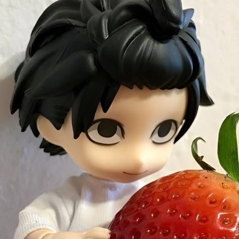 Holding In Laugh Reaction Pic, L Nendoroid, Nendoroid Icon, L Icon, Nendoroid Anime, L Lawliet, Pfp Ideas, Profile Pics, Anime Figures