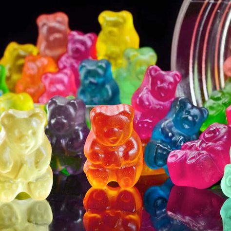 Shelf Stable Gummies, Gummy Bear Recipe, Making Gummy Bears, Homemade Gummy Bears, Sugar Geek, Gummies Recipe, Bear Recipes, Homemade Candy, Cbd Gummies