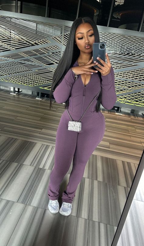 Baddie Museum Outfit, Cool Weather Outfits Black Women, Plt Set Outfit Black Women, Sweatsuit Outfits Black Women, Ugg Boots Outfit Black Women, Imani Aesthetic, Baddie Selfies Instagram, Dress Outfits Black Women, Baddie Wardrobe