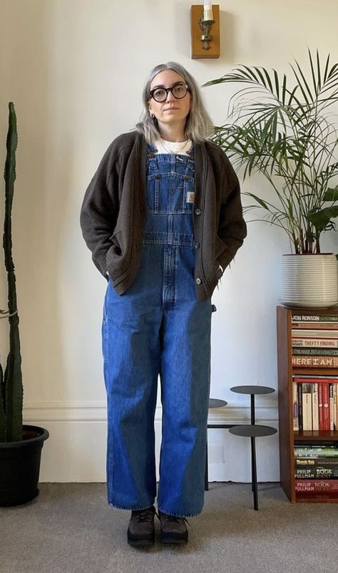 Teacher Outfits With Overalls, Corduroy Overall Outfit, Outdoor Teacher Outfits, Overalls Autumn Outfit, Design Conference Outfit, Overalls Cold Weather, Midsize Cool Outfits, Overall Teacher Outfit, Womens Overalls Outfits Fall