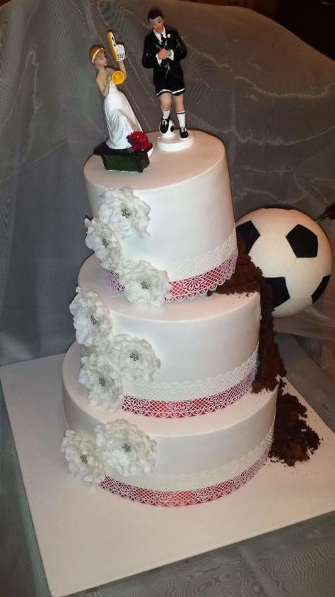 Football Wedding Cake, White Red Wedding, Red Wedding Cake, Wolf Cake, Zombie Wedding, Football Wedding, Extravagant Wedding Cakes, Sport Cakes, Sports Wedding