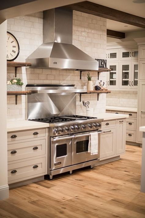 Viking Range Kitchen, 6 Burner Stove, Double Oven Stove, Stove With Griddle, Viking Stove, Double Oven Kitchen, Large Meals, Cool Shelves, Viking Range