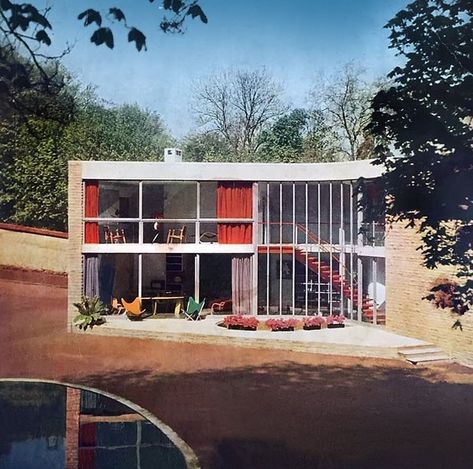 A period photo of the Bellevue House. Located in Meudon, France the home was designed the André Bloc in 1949. Photo: Plaisir de France magazine  . . . . . . Via dc_hillier #mcmdaily #andrébloc#bellevuehouse #plaisirdefrance#midcentury #midcenturymodern #midmod #style #home #decor #mcm #1960s #1950s #design #midcenturydecor #furniture #midcenturyfurniture #home #interiordesign #interiors #inspiration #interiordecorating #vintage #vintagedecor #vintagedesign 60s Architecture, 70s Architecture, Palm Garden, House Design Exterior, Mid Century Architecture, Modern Villa, Private House, Modern Houses, Cool House Designs