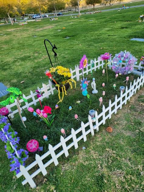 Memorial Decorations Cemetery, Decorating Cemetery Plot, Easter Grave Decorations Diy, Easter Cemetery Decorations, Decorate Grave Site Ideas, Grave Ideas Cemetery, Graveyard Decorations For Loved Ones, Gravesite Landscaping Ideas, Gravestone Decorations Cemetery