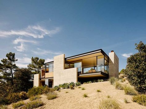 Saddle Peak House in the Santa Monica Mountains Overlooking the Pacific Topanga California, Santa Monica Mountains, Topanga Canyon, Desert Homes, Boutique Homes, Mid Century House, Holiday Rental, Maine House, Architectural Digest