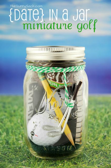 Father's Day Gift Idea: Mason Jar Golf Gift Dates In A Jar, Diy Gifts In A Jar, Mason Jar Gifts Diy, Mason Jar Christmas Gifts, Easy Christmas Gifts, Diy Father's Day Gifts, Christmas Mason Jars, Mason Jar Gifts, Christmas Jars