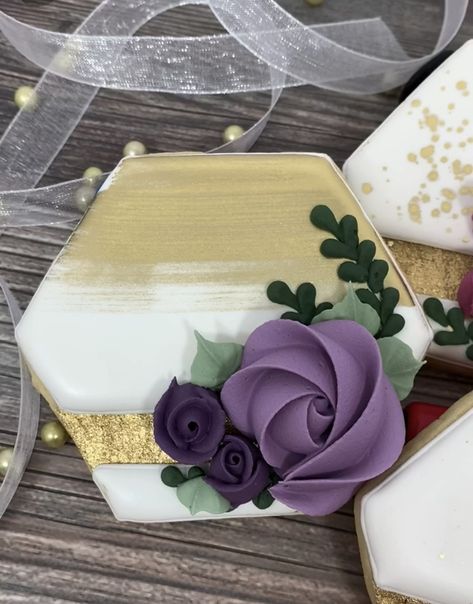 Purple Royal Icing Cookies, Elegant Cookies Decorated, Cookies Flowers, Purple Cookies, Gold Cookies, Cookies Icing, Elegant Cookies, Wedding Shower Cookies, Cookie Icing Recipe