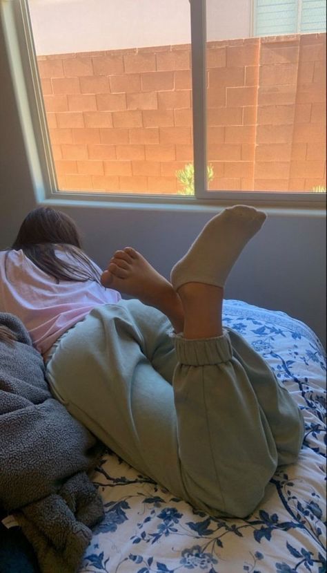 Downfall Aesthetic, The Pose Socks, The Pose Sole, High Socks Aesthetic, Egirl Poses, Wet Socks, Barefoot Yoga, White Ankle Socks, Awkward Pictures