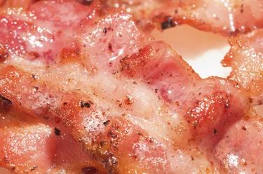 All About the Nutrition and Calories in Bacon Boiled Bacon, Peameal Bacon, Bacon In The Oven, Canadian Bacon, Breakfast Toast, Cooking For One, Bacon Recipes, Pork Loin, Fryer Recipes