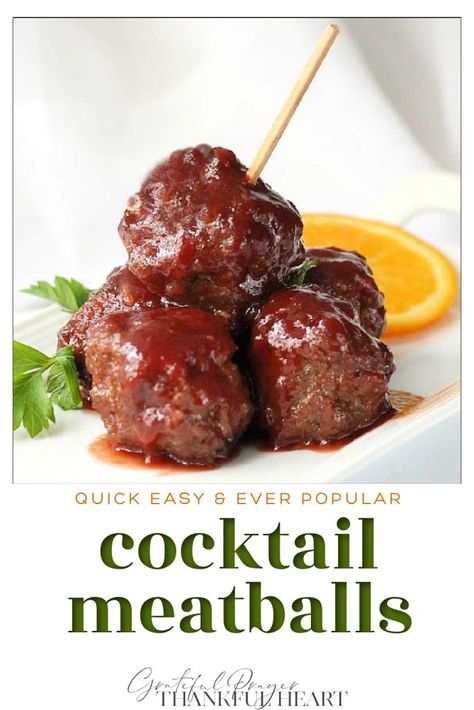 Cocktail Meatball Sauce, Best Meatball Sauce, Cocktail Meatballs Grape Jelly, Meatball Dipping Sauce, Easy Cocktail Meatballs, Chili Sauce Meatballs, Cocktail Meatball Recipes, Simple Chili, Jelly Meatballs