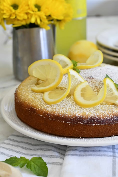 Cooking with Manuela: Italian Limoncello-Ricotta Cake Easy Recipe Lemon Italian Ricotta Olive Oil Cake, Italian Orange Ricotta Cake, Quick Italian Desserts, Limoncello Ricotta Cake, Italian Ricotta Cake, Sicilian Orange Cake Recipe, Limoncello Cake Recipe, Limoncello Desserts, Quick Italian Recipes