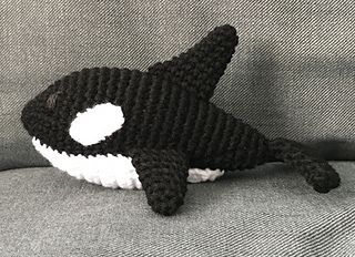 Orca pattern by designed for kids Crochet Orca Free Pattern, Crochet Orca, Orca Pattern, Knit Home Decor, Plushies Crochet, Snake Crochet, Crochet Snake, Intermediate Knitting Patterns, Knitting Patterns Easy