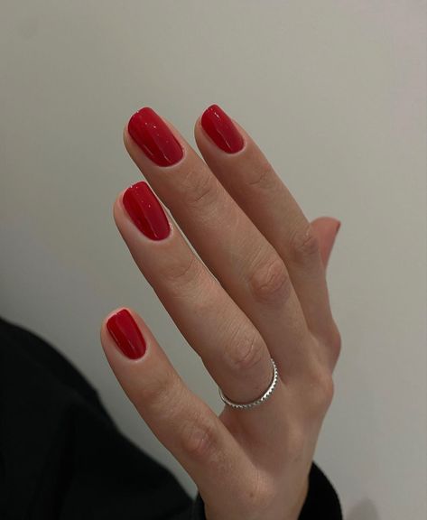 Squoval Acrylic Nails, Trendy Short Nails, Short Red Nails, Chrome Nails Designs, Squoval Nails, Short Square Nails, Short Nail Designs, Girls Nails, Market Trends