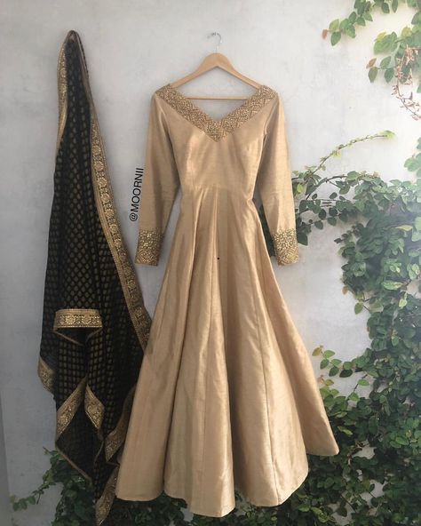 Raw Silk Anarkali Suits, Anarkali Gown Floor Length, Long Choli Lehenga, Raw Silk Dress, Silk Anarkali Suits, Floor Length Anarkali, Birthday Dress Women, Raw Silk Lehenga, Silk Anarkali