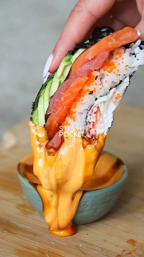 Seafood Network🦞🦐🦀🦑🐙🍤 on Instagram: “Sushi Pocket!🍣🍱🥢 Would you SMASH or PASS⁉️ Comment and tag a Seafood Lover/Friend below 👇🏼 If you remember this wrap hack, you know…” Eel Sauce, Sushi Recipes Homemade, Sommer Mad, Tuna Sushi, Crab Rangoon, Spring Roll, Spicy Mayo, Sushi Recipes, Sushi Rice