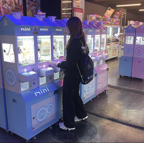 Arcade Aesthetic Korean, Street Wear Aesthetic, Insta Posts, Arcade Games, Ulzzang Girl, Aesthetic Photo, Photo Dump, Gaming Products