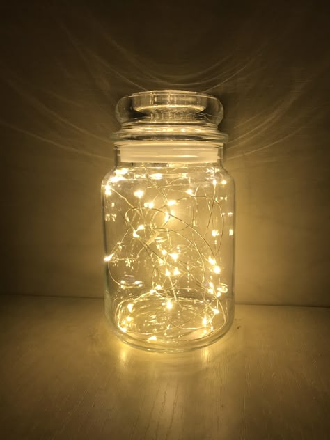 Fairy Lights In Jar, Mason Jars Aesthetic, Fairy Light Jars, Light Up Jars, Fairy Light Jar, Glass Jar Lamps, Jar With Lights, Diy Cloud Light, Fairy Lights Diy