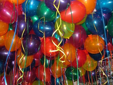 Bunch Of Balloons, Floating Balloons, Nostalgia Core, Rainbow Aesthetic, Balloon Bouquet, Latex Balloons, The Balloon, Party Balloons, Birthday Balloons