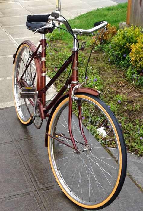 Ryan's Rebuilds: Raleigh Sports DL22L 3 speed Ladies bicycle (1974?) Ladies Bicycle, Vintage Raleigh Bicycles, Classic Bicycle, Vintage Bicycle, Raleigh Bicycle, Raleigh Bikes, Bicycle Pictures, Touring Bicycles, Road Bike Vintage