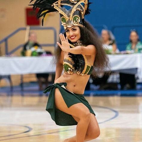 Polynesian Dance Costumes, Ori Tahiti Costume, Tahitian Dance Costume, Tahitian Costumes, Ori Tahiti, Polynesian Dance, Tahitian Dance, Hawaiian Woman, Dancer Photography