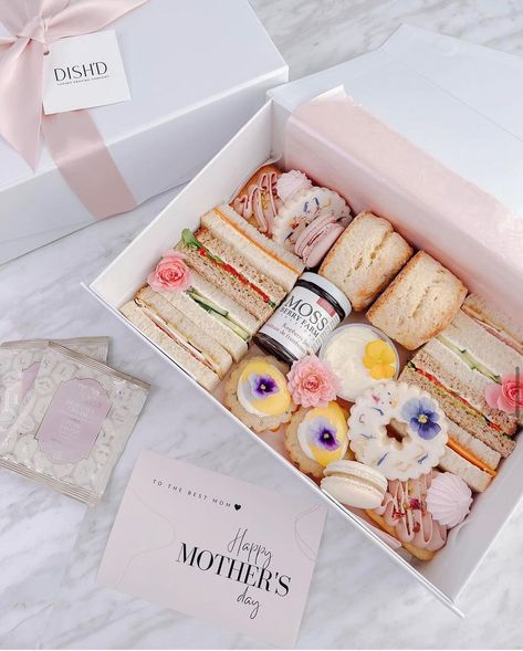 Afternoon Tea To Go, Mothers Day Afternoon Tea, Mothers Day Package Ideas, Afternoon Tea Boxes, Afternoon Tea Box Ideas, Mother’s Day Gift Box Ideas, Mothers Day Dessert Boxes, Afternoon Tea Ideas, Gourmet Box