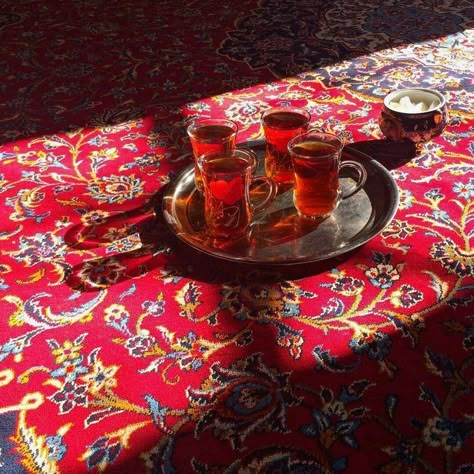 Afghanistan Culture, Tea Wallpaper, Moroccan Tea, Iran Culture, Middle Eastern Culture, Arab Culture, Turkish Tea, Arab Beauty, Persian Food