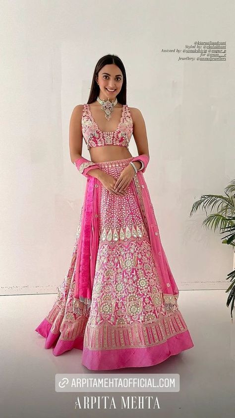 Kiara Advani In Lehenga, Kiara Advani Indian Wear, Kiara Lehenga, Kiara Advani Lehenga, Lehnga Outfit, Kiara Advani Outfits, Mehendi Outfits, Indian Outfits Lehenga, Indian Wedding Outfit