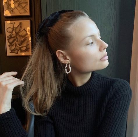 Magdalena Frackowiak, Vogue Wedding, Mia 3, Old Money Style, Fluffy Hair, Old Money Aesthetic, Velvet Bow, French Girl, Gossip Girl