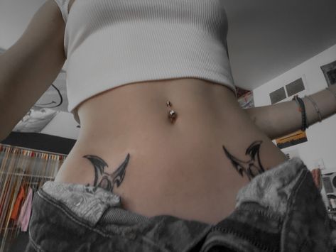 Stars On Stomach Tattoo, Jjba Star Tattoo, Star Stomach Tattoos, Throwing Star Tattoo, Shuriken Tattoo, Jojo Star Tattoo, Stomach Star Tattoos, Ninja Star Tattoo, Alt Star Tattoo