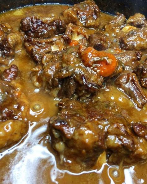 Smothered Oxtails - Delish Grandma's Recipes Smothered Oxtails, Oxtail Recipes Easy, Oxtails Recipe, Ox Tails, Cooking Oxtails, Meal Planing, Comforting Food, Cajun French, Oxtail Stew