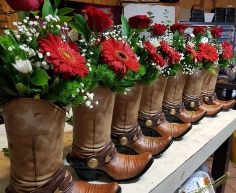 Ranchera Quinceanera Theme, Ranchero Quinceanera Ideas, Vaquera Theme Party, Charro Centerpieces For Quince, Vaquera Quinceanera Ideas, Mexican Quinceanera Ideas Decoration, Western Quinceanera Ideas, Cowgirl Centerpieces, Charro Party Ideas