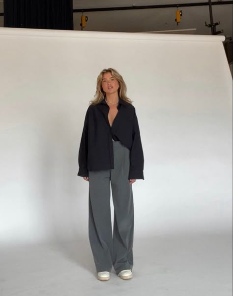 Normcore Outfits Summer, Grey Pants Aesthetic, Grey Dress Pants Outfit, Mode Ulzzang, Djerf Avenue, Matilda Djerf, Work Fits, Neue Outfits, Looks Street Style