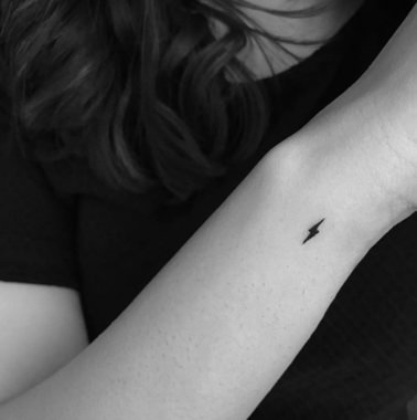 Blitz Tattoo, Bolt Of Lightning, Lightning Tattoo, Bolt Tattoo, Simple Tattoos For Women, Shape Tattoo, Small Girl Tattoos, Small Meaningful Tattoos, Symbol Tattoos