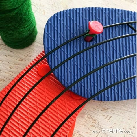 How To Make A Flip Flop Wreath, Flip Flop Ideas, Flip Flop Wreath Diy Dollar Tree, 4th Of July Wreath Diy Dollar Tree, Flip Flop Decorating Ideas, Diy Flip Flop Wreath, Flip Flop Crafts, Beach Wreaths For Front Door, Summer Wreaths For Front Door Diy